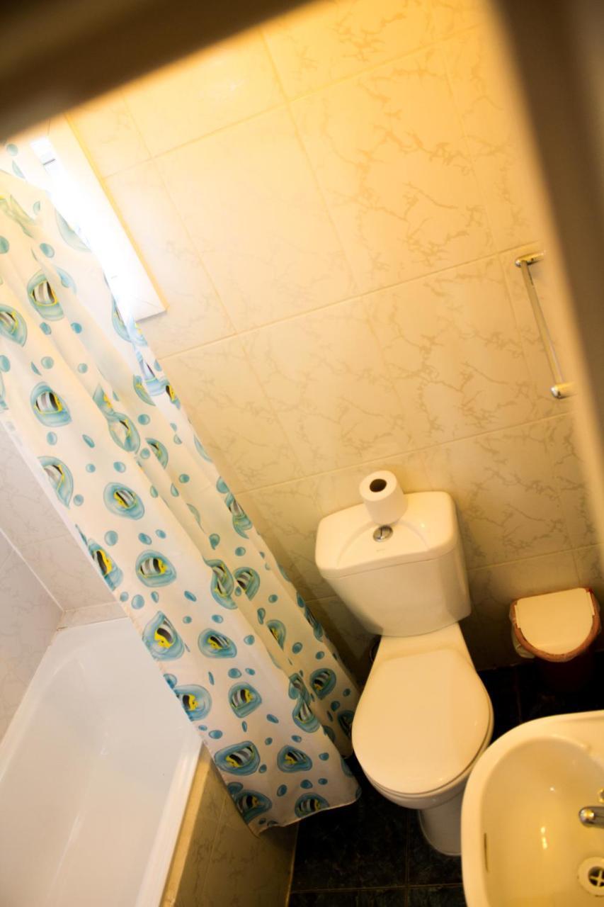 Hostal Chiloe Hostel Punta Arenas Exterior photo